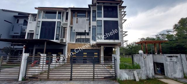 Corner Terrace with Extra Land